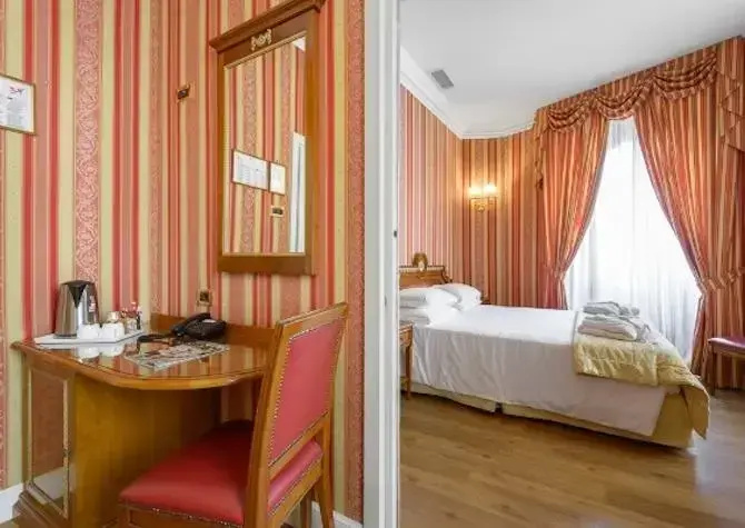 Double Suite (full double bed)
