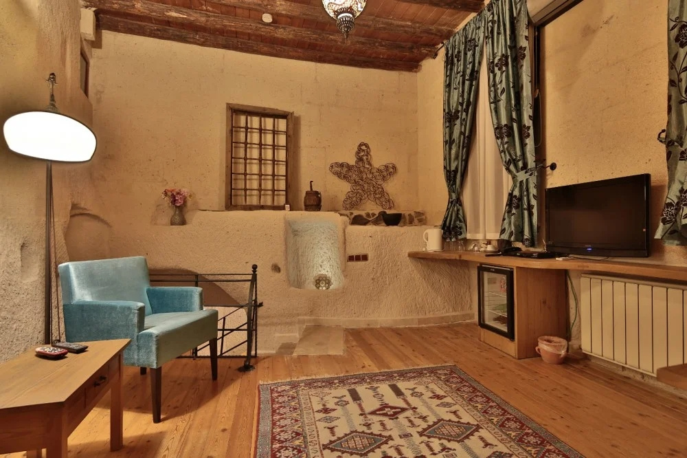 Honeymoon Cave Double Suite (full double bed)