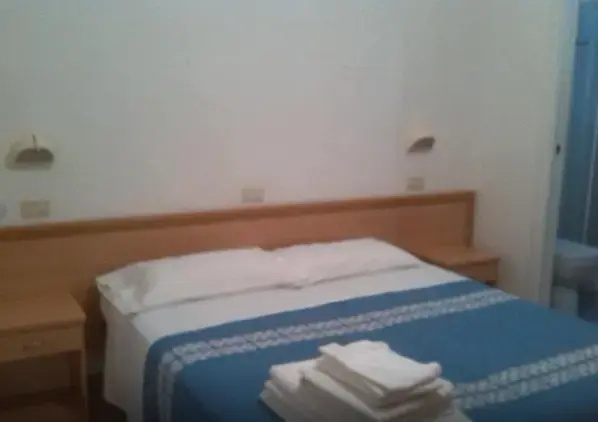 Double room (full double bed)
