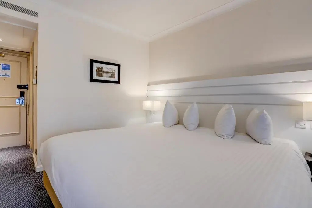 Sunday London Staines-upon-Thames Heathrow T5 - Chambres