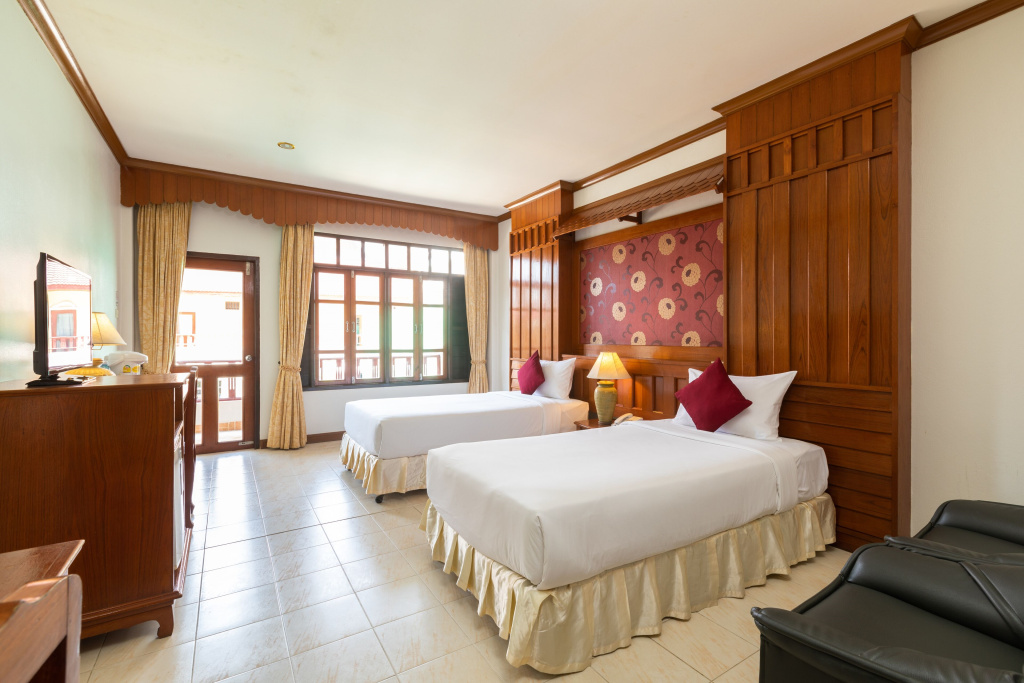 Deluxe Double room with pool view (twin beds)
