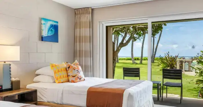 Double room with partial ocean view (full double bed)