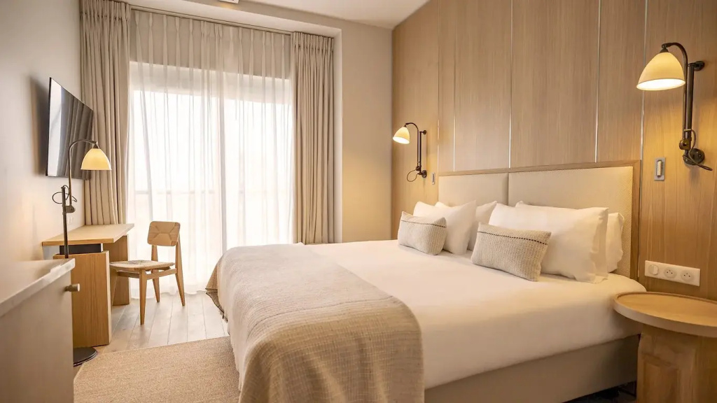 Classic Double Natural room (full double bed)