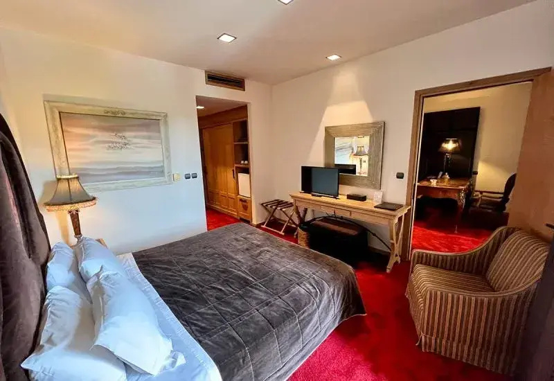 Presidential Double Suite (full double bed)