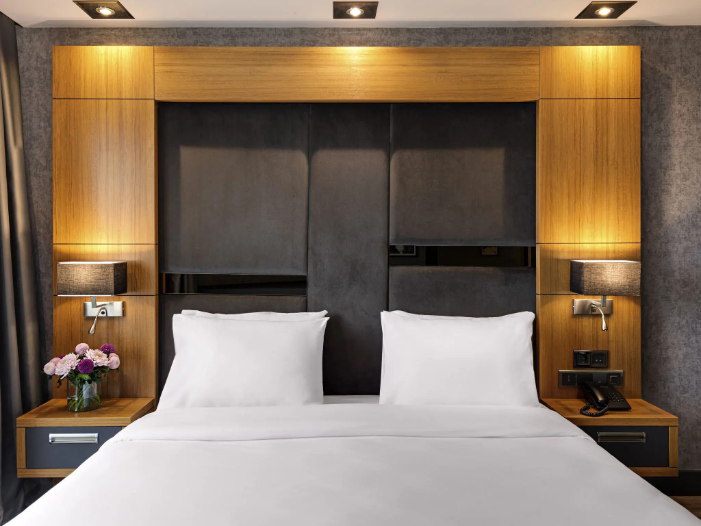 Double Junior Suite with partial sea view (full double bed)