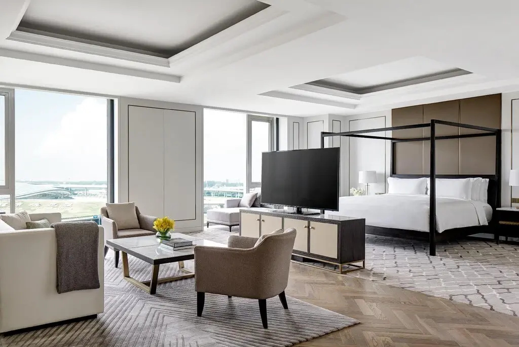 Presidential Double Suite full double bed