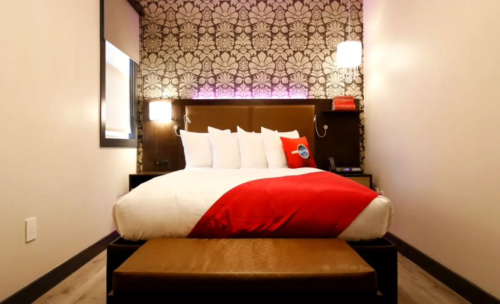 Double Suite (full double bed)