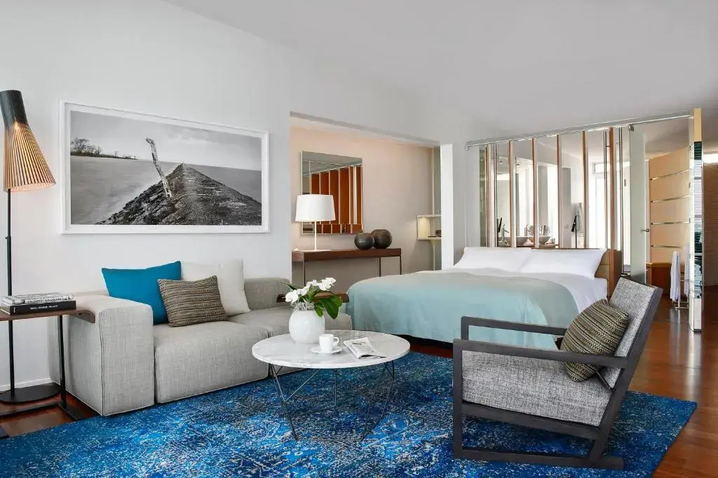 Standard Double room with lake view (full double bed)