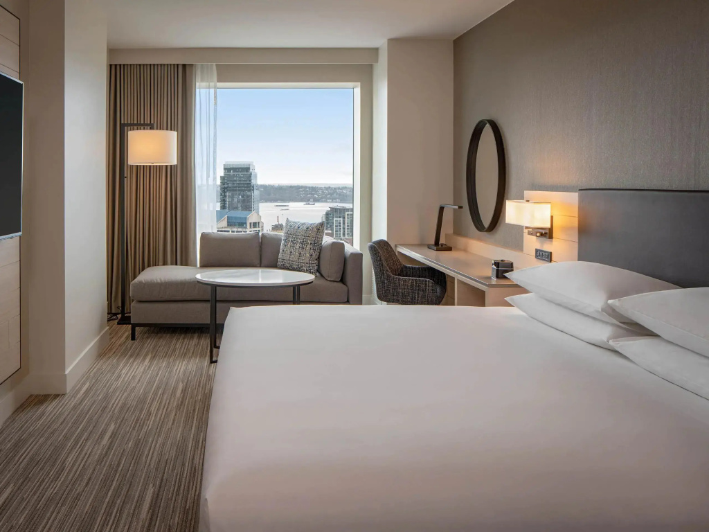 Double room with view (full double bed)