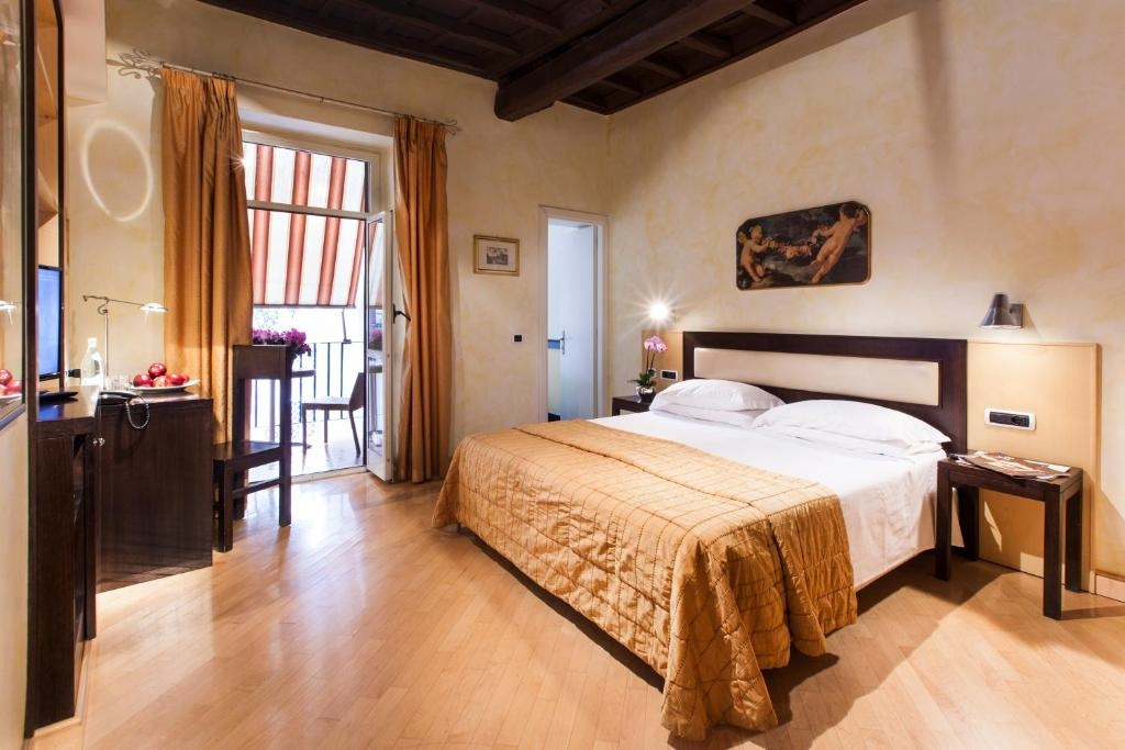 Superior Double room with balcony (full double bed)