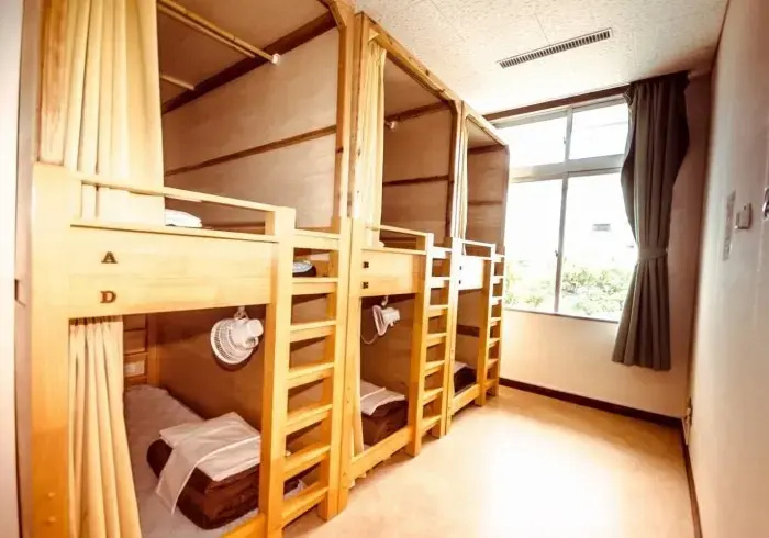 Sextuple room