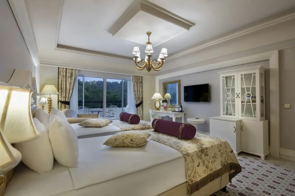 Deluxe Double room (full double bed)