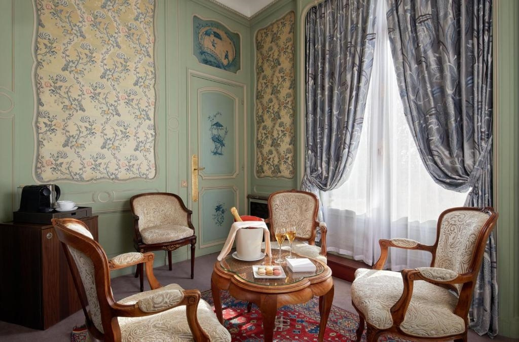 Hotel Raphael 72