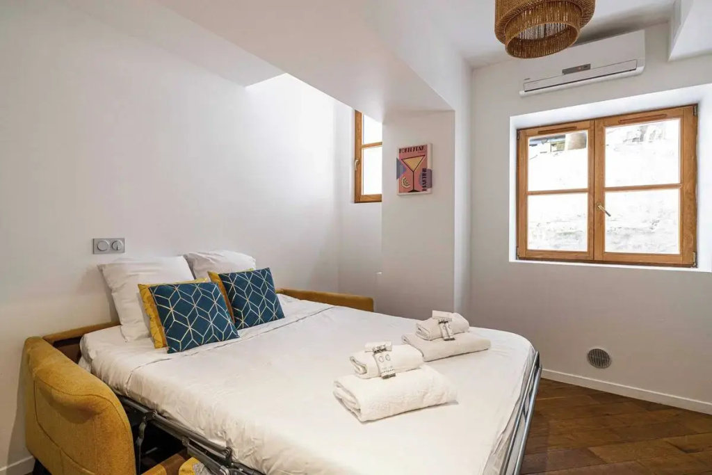 Classic Double Apartment (full double bed)