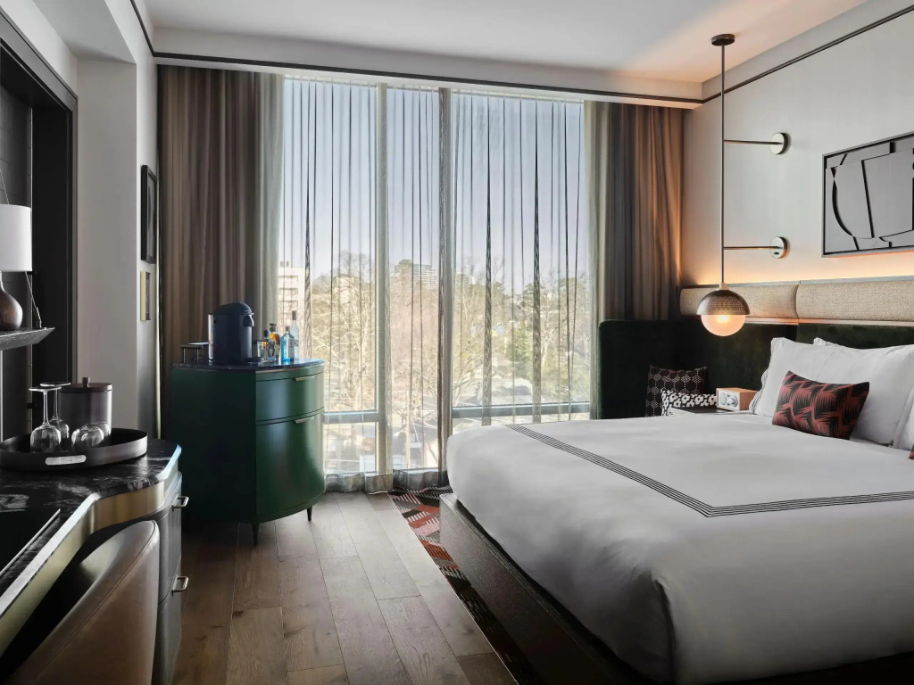 Accessible Double Suite with balcony and City View (full double bed)