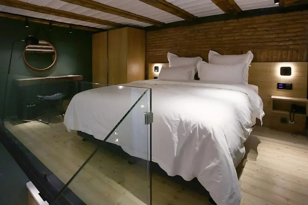 Double Studio (full double bed)