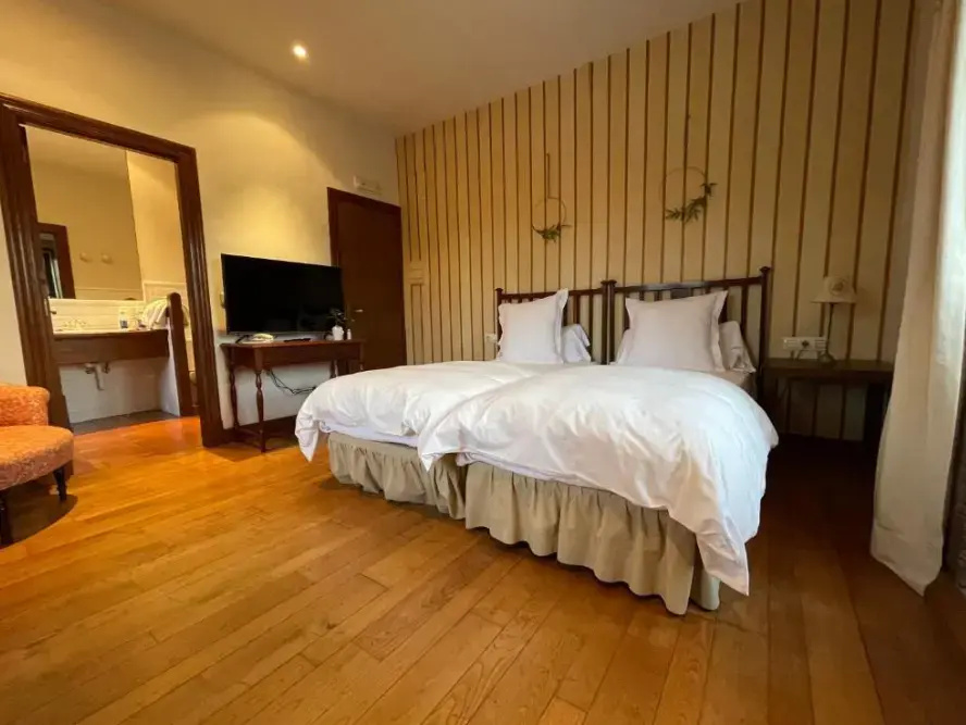 8 Double room (twin beds)