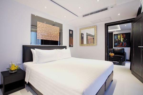 1 Bedroom Superior Double Suite with balcony (full double bed)