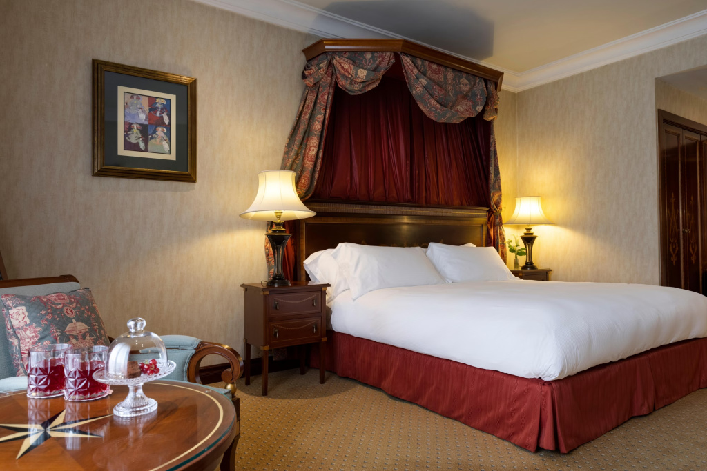 Dali Double Suite (full double bed)