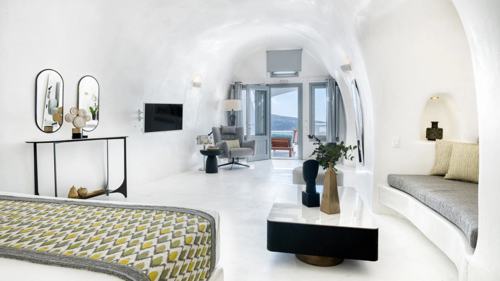 Double Junior Suite with Heated Plunge Pool (full double bed)