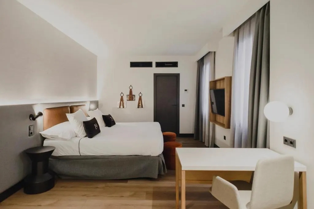 Interior Double room (twin beds)