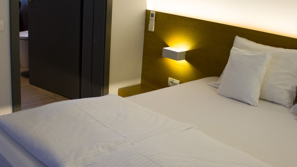 Double room (full double bed)