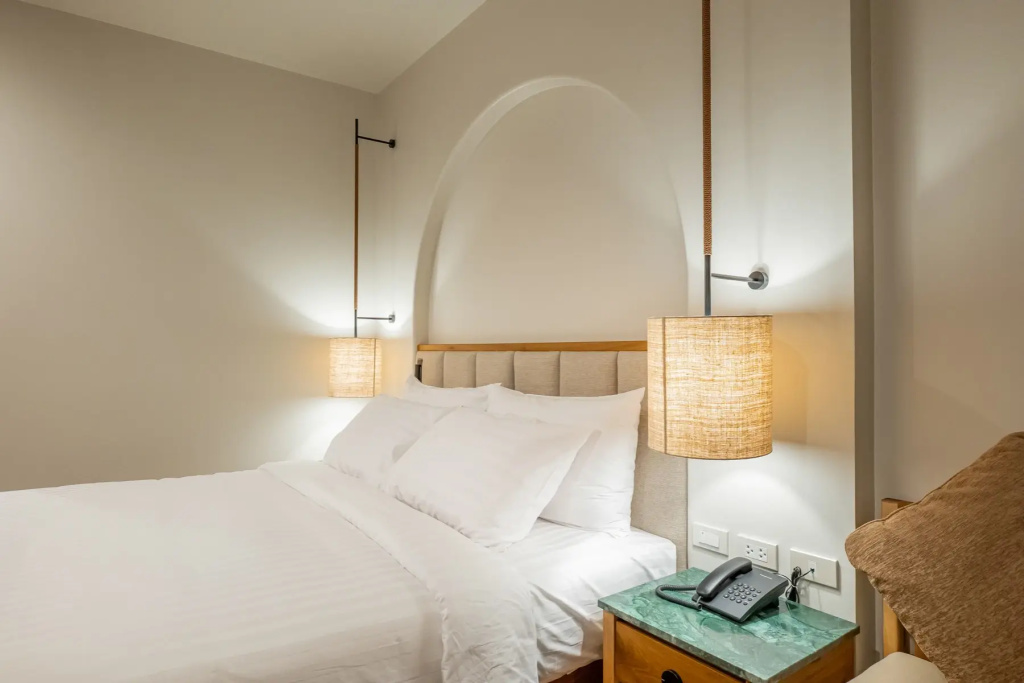 Deluxe Double room (full double bed)