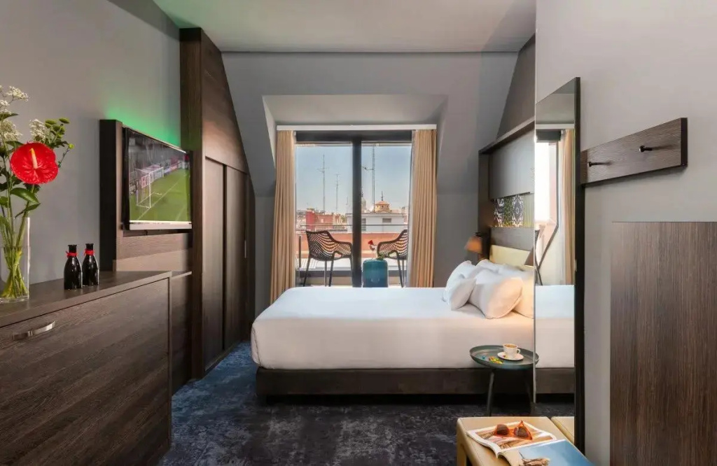 Space Double with balcony (full double bed)