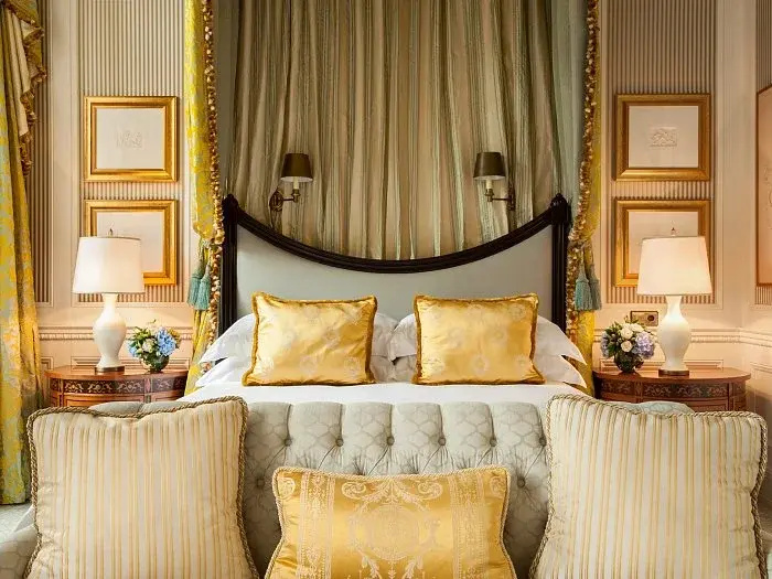 Lobanov Royal Double Suite full double bed