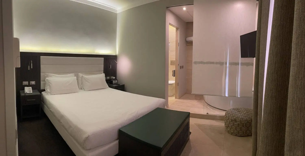 (1)Double Junior Suite (full double bed) at Hotel Accademia in Rome