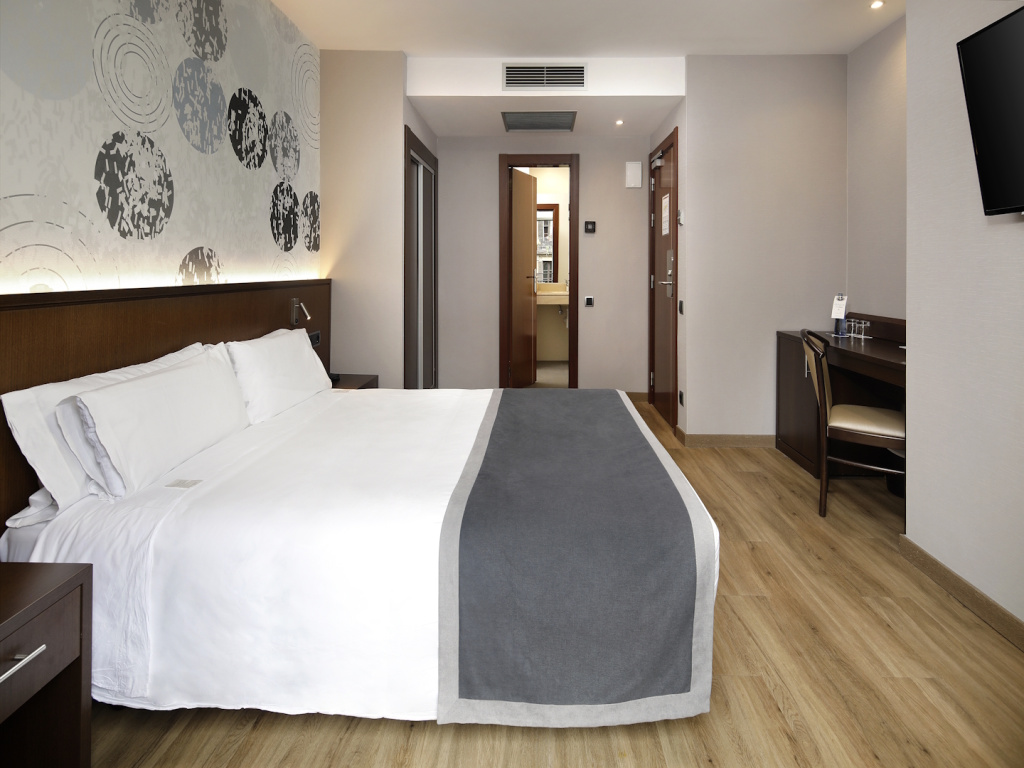 Double room (full double bed)