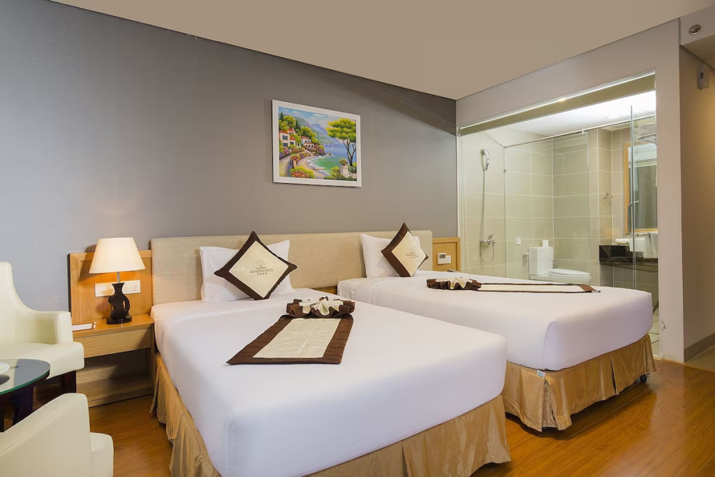 Deluxe Double room with balcony and with city view (twin beds)