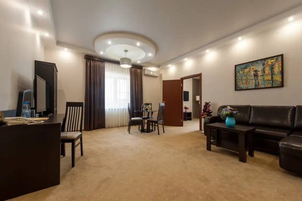 Kaluga Plaza Hotel Room Type - Grand Double Suite full double bed