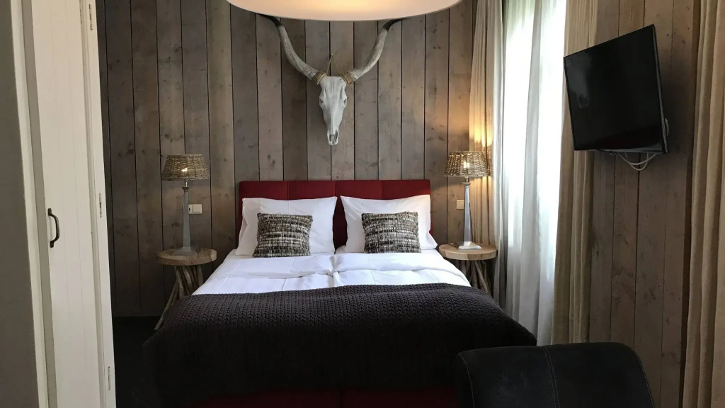 Celblok Double room (full double bed)