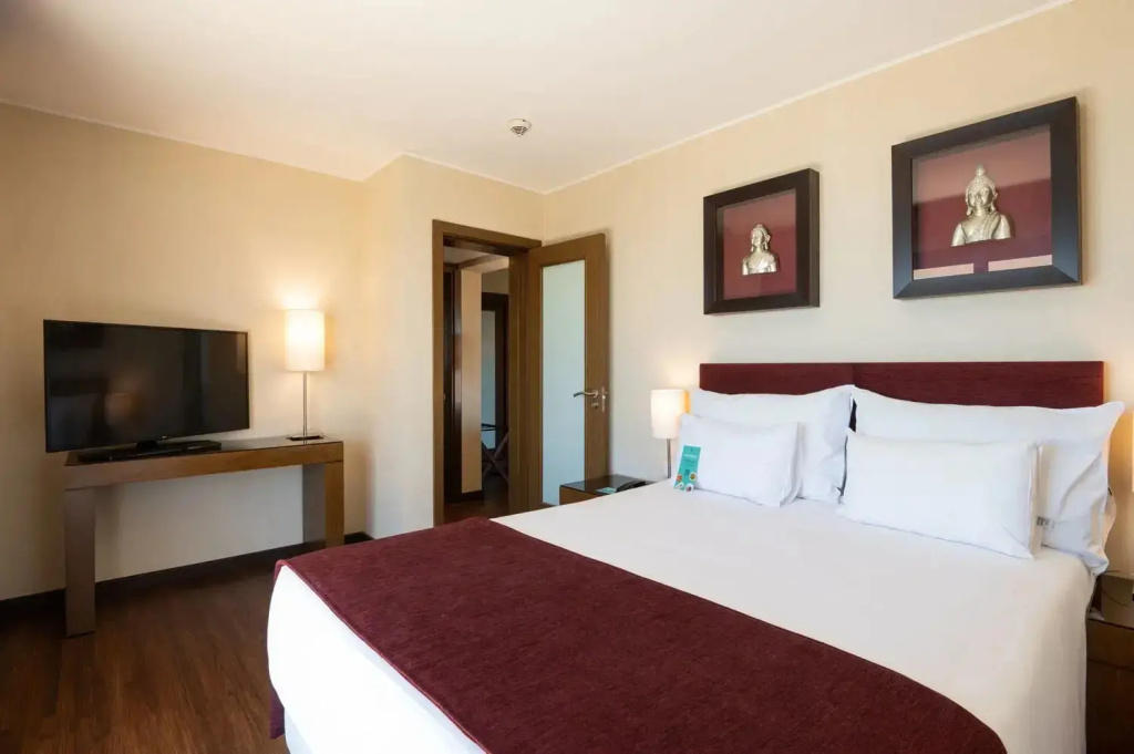 Double Suite with balcony and with sea view (full double bed)