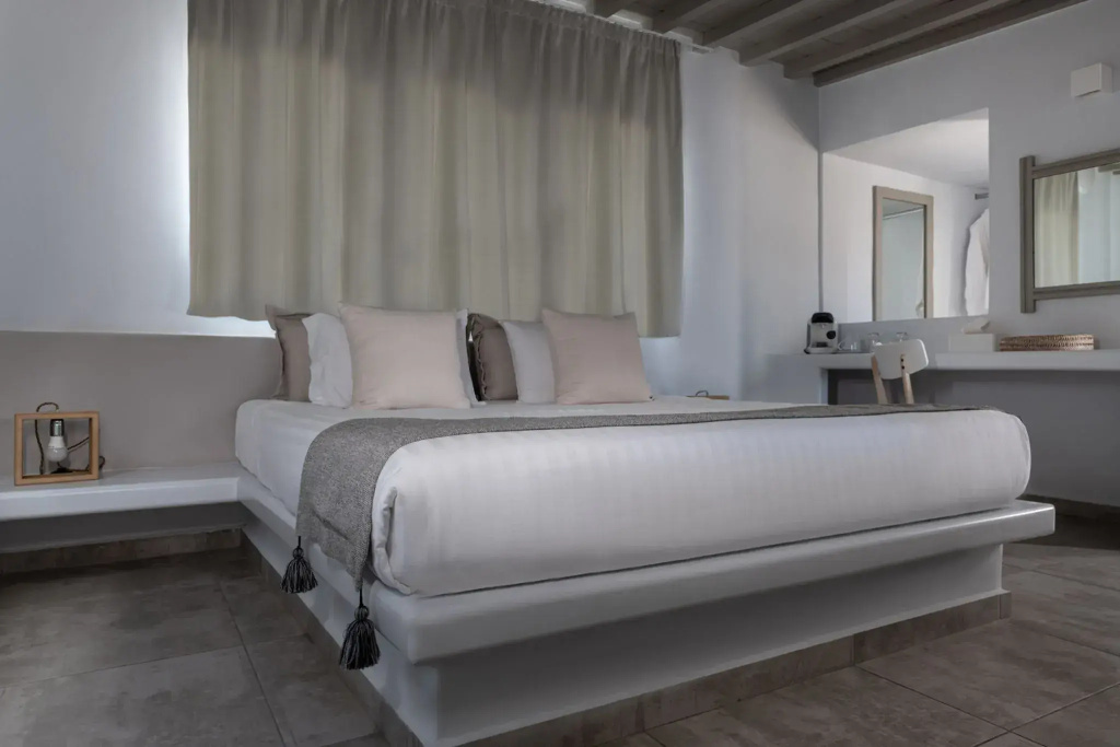 With Jacuzzi Double Suite (full double bed)