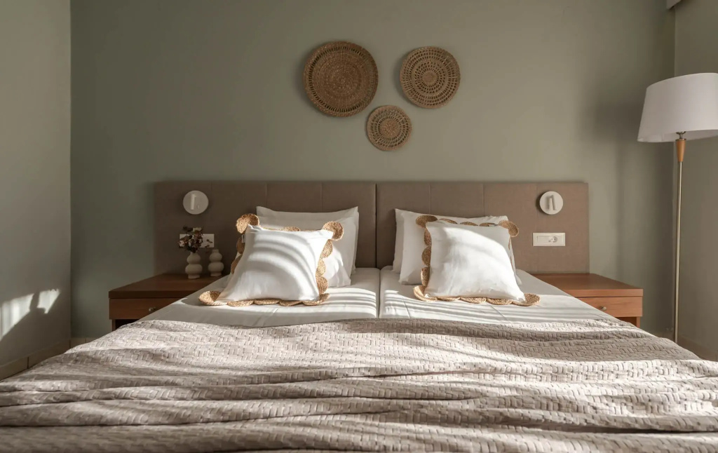 Standard Double room with mountain or garden view (full double bed)