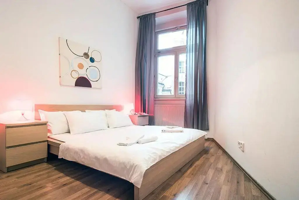 2 Bedrooms Apartment