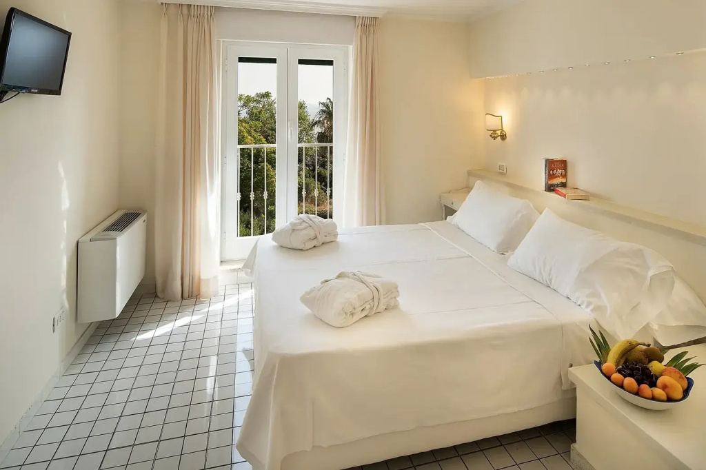 Double Junior Suite (full double bed)