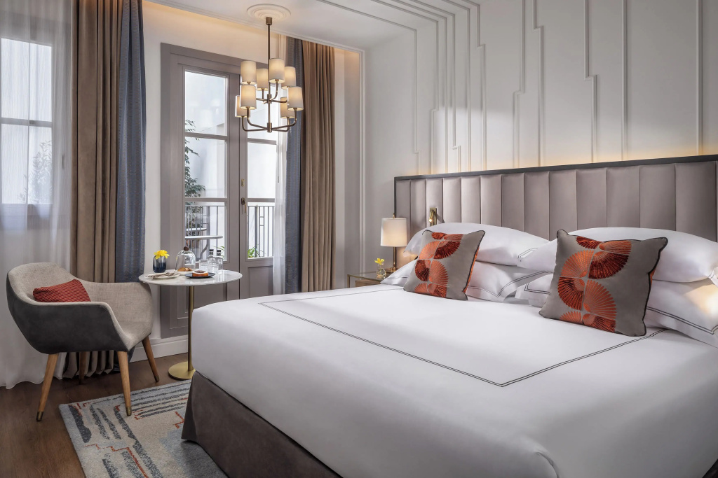 Grand Double room (full double bed)