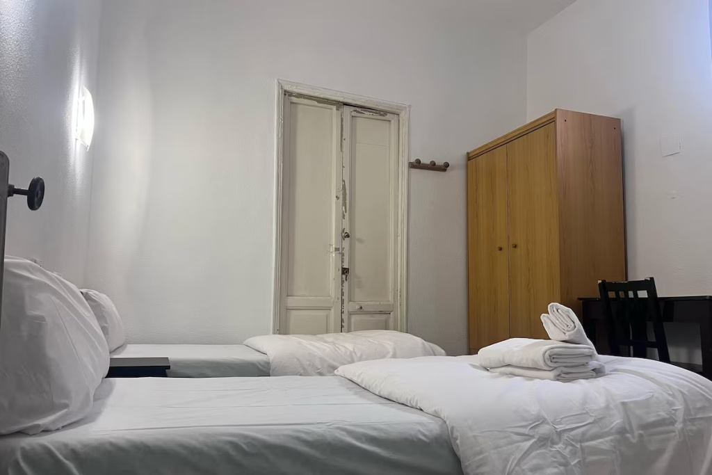 Interior Double room (twin beds)