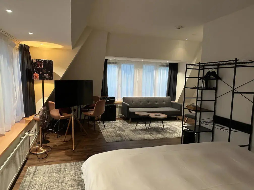 Double Junior Suite (full double bed)