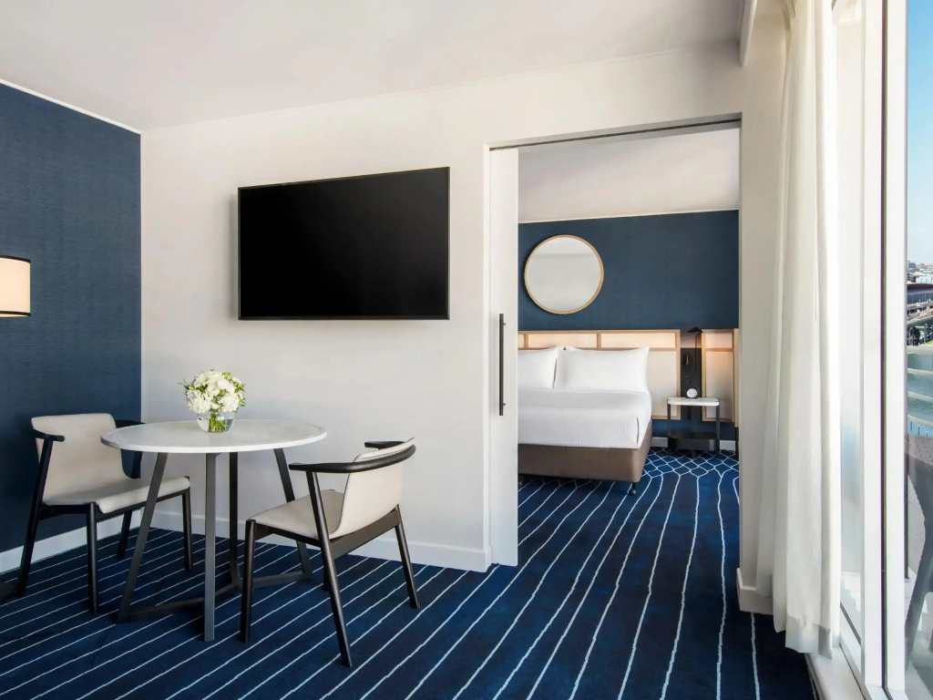 Executive Double Suite Darling Harbour View (full double bed)