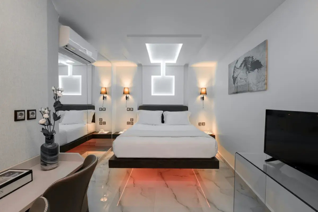 Double Junior Suite with Jacuzzi (full double bed)