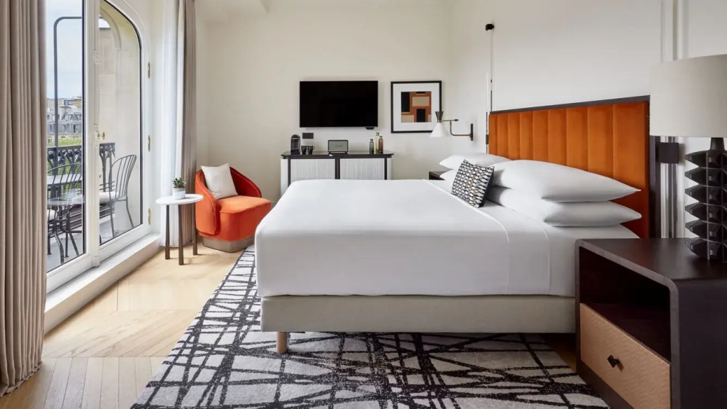 2 Bedrooms Eiffel Tower Presidential Suite