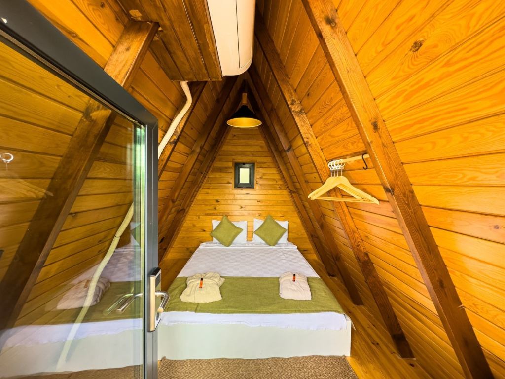 Double Glamping (full double bed)