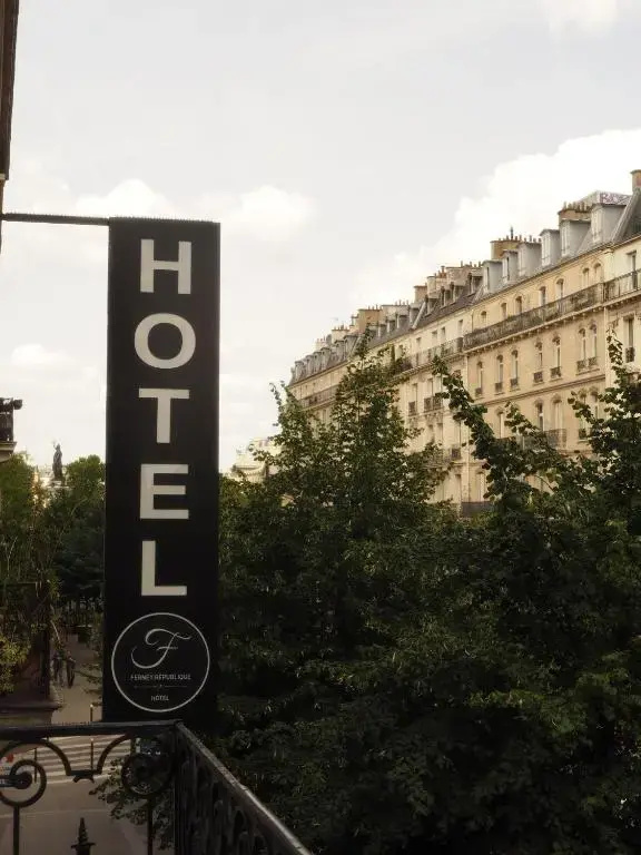 Ferney République Hotel