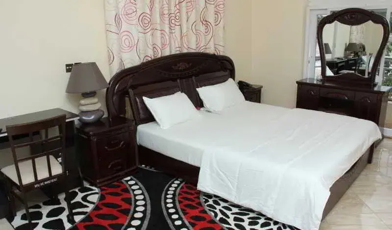 Pebble Pine Hotel