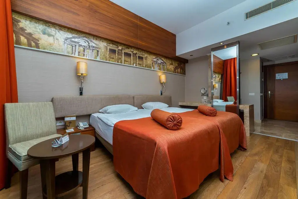 Standard Double room with partial sea view (twin beds)