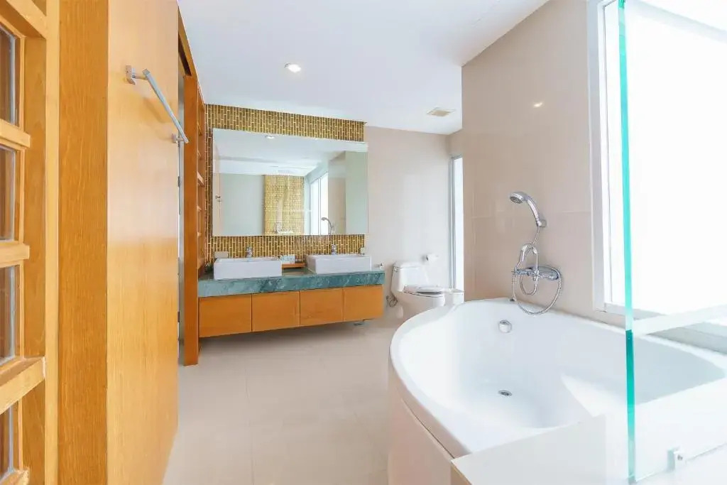 Люкс Panoramic с 2 комнатами с видом на море в Royal Beach View Suites
